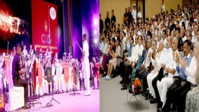 राज्यपाल श्री पटेल के समक्ष सेना के तीन सेवा बैंडों द्वारा एक समस्वर संगीत कार्यक्रम प्रस्तुत किया 9