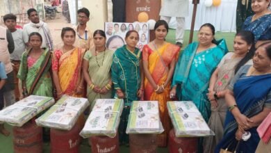 मंत्री श्रीमती भिंडिया ने उत्कृष्ट कार्य करने वाली महिला कार्यकर्ताओं की सराहना... 3