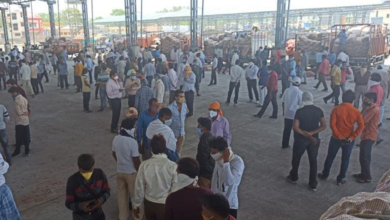 Indore News: इंदौर की लक्ष्मीबाई अनाज मंडी में किसानों का हंगामा, सड़क पर उतरे, चक्काजाम 11