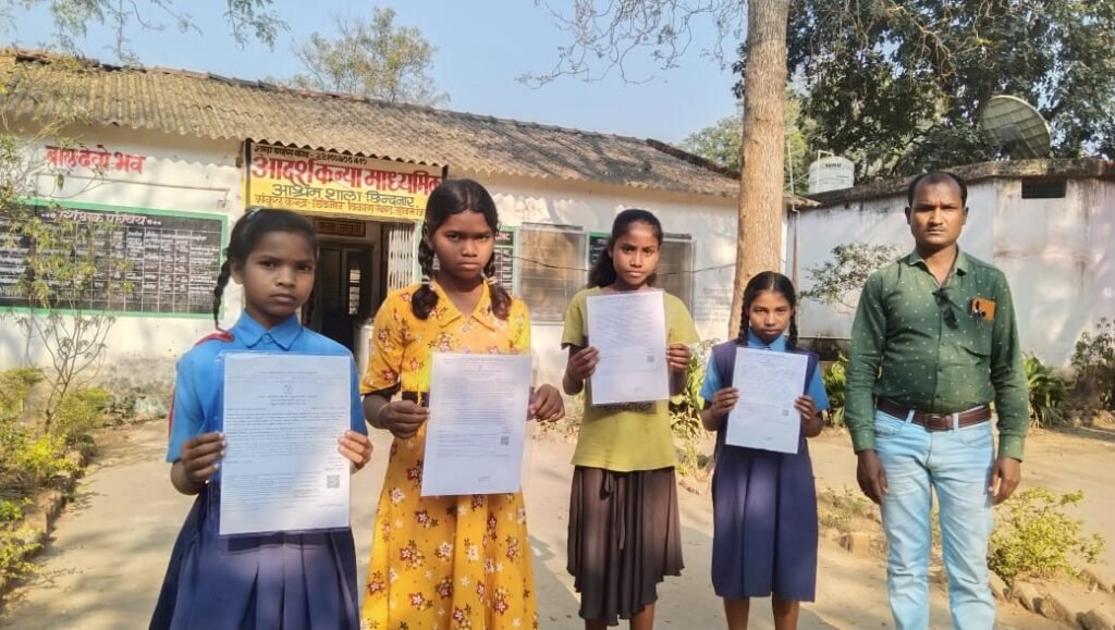 मिशन मोड में बने स्कूली बच्चों के जाति प्रमाण पत्र, 18 हजार से अधिक बच्चों को प्रमाण पत्र मिल चुका.... 2
