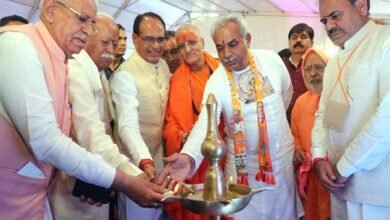 मुख्यमंत्री श्री चौहान संस्कृति, वेश-भूषा और परिश्रम की परंपरा को न भूलें युवा पीढ़ी 5