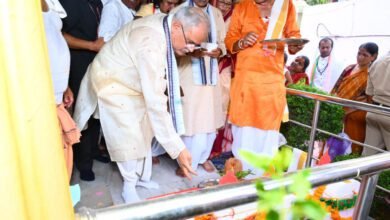 मुख्यमंत्री श्री भूपेश बघेल ने रथ यात्रा का शुभारंभ करने के लिए गायत्री नगर स्थित जगन्नाथ मंदिर में पूजा की...... 21