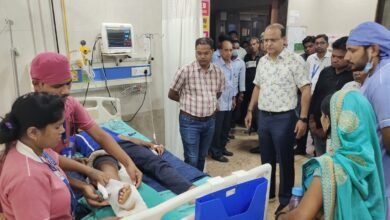 घरघोड़ा में स्कूली बस को ट्रक ने मारी टक्कर, कलेक्टर श्री सिन्हा ने तत्काल शुरू कराया राहत एवम बचाव कार्य..... 5