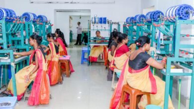 рд░реЗрд╢рдо рдХреА рдбреЛрд░ рд╕реЗ рдорд╣рд┐рд▓рд╛рдПрдВ рд╕рдореГрджреНрдзрд┐ рдХреА рдУрд░.... 6