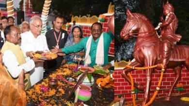 рдореБрдЦреНрдпрдордВрддреНрд░реА рдиреЗ рд╢рд╣реАрдж рд╡реАрд░рдирд╛рд░рд╛рдпрдг рд╕рд┐рдВрд╣ рдФрд░ рд╕реНрд╡рд░реНрдЧреАрдп рд╢реНрд░реА рдореЛрддреАрд▓рд╛рд▓ рд╡реЛрд░рд╛ рдХреА рдкреНрд░рддрд┐рдорд╛ рдХрд╛ рдХрд┐рдпрд╛ рдЕрдирд╛рд╡рд░рдг.... 2 рд╢рд╣реАрдж рд╡реАрд░рдирд╛рд░рд╛рдпрдг рд╕рд┐рдВрд╣