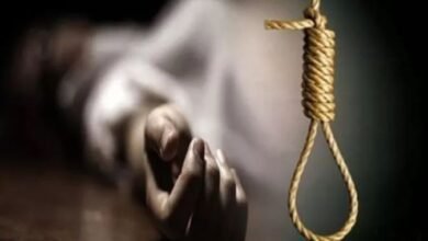 महिला ने अपनी आत्महत्या करने से पहले शरीर पर तीन व्यक्तियों के नाम लिखे..... 10 महिला ने अपनी आत्महत्या