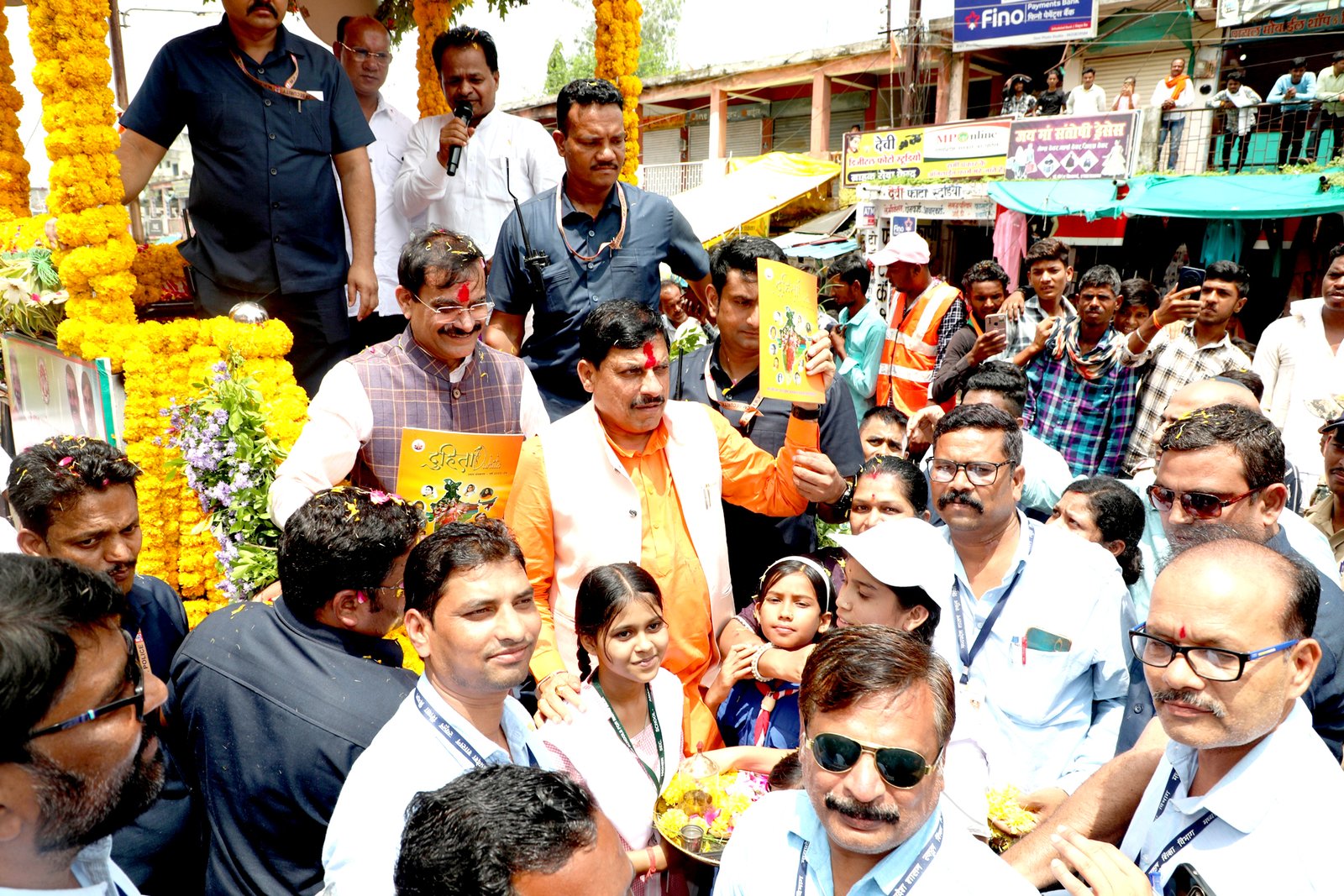 मुख्यमंत्री डॉ.यादव ने विद्यालयीन पत्रिका दुहिता का किया विमोचन