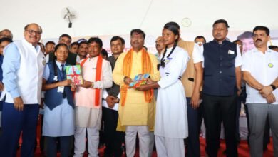 वन मंत्री श्री केदार कश्यप ने 'घर-घर पुस्तक, हर-घर लाइब्रेरी' का किया शुभारंभ 14 वन मंत्री श्री केदार कश्यप ने 'घर-घर पुस्तक, हर-घर लाइब्रेरी' का किया शुभारंभ