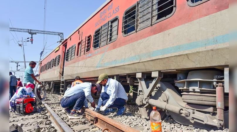 20 coaches of Sabarmati Express derail