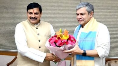 मुख्यमंत्री डॉ. मोहन यादव की केंद्रीय रेल मंत्री श्री वैष्णव से सौजन्य भेंट 6 उज्जैन और दिल्ली के बीच वंदे भारत स्लीपर ट्रेन शुरू करने का अनुरोध