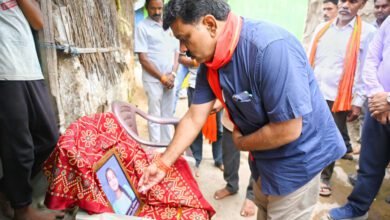 उपमुख्यमंत्री श्री विजय शर्मा ने स्वर्गीय गायत्री कौशिक को श्रद्धांजलि दी