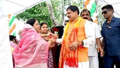 नागदा के बादीपुरा-आजादपुरा की बहनों को मिलेंगे पट्टे 3 नागदा के बादीपुरा-आजादपुरा की बहनों को मिलेंगे पट्टे