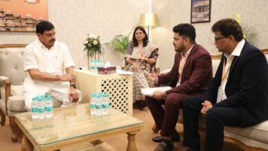 निवेशकों को राज्य सरकार सभी सुविधाएं और आधारभूत अधोसंरचना उपलब्ध करायेगी : मुख्यमंत्री डॉ. यादव 5 निवेशकों को राज्य सरकार सभी सुविधाएं और आधारभूत अधोसंरचना उपलब्ध करायेगी