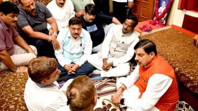 मुख्यमंत्री डॉ. यादव ने स्व. श्री शर्मा के निवास पहुँचकर शोक संवेदना व्यक्त की 1 श्री शर्मा के निवास पहुँचकर शोक संवेदना व्यक्त की