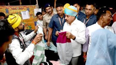 मुख्यमंत्री डॉ. यादव ने इंदौर में भिलाला समाज के स्टॉल से खरीदे गर्म कपड़े 9 वोकल फॉर लोकल को कर रहे हैं प्रोत्साहित