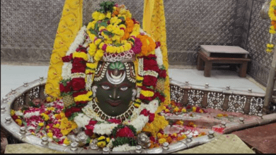 महाकाल मंदिर में दर्शन के नाम पर धोखाधड़ी के मामले में मंदिर प्रशासक गणेश ढाकड़ को हटा दिया 8