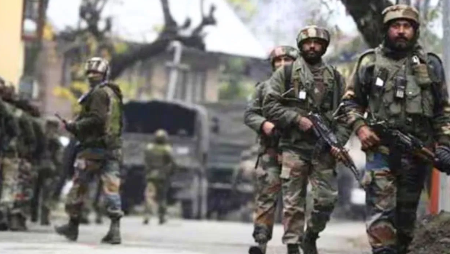 सुरक्षा बलों और नक्सलियों के मध्य हुई मुठभेड़ 10 से अधिक महिला/पुरुष नक्सलियों के शव बरामद 1