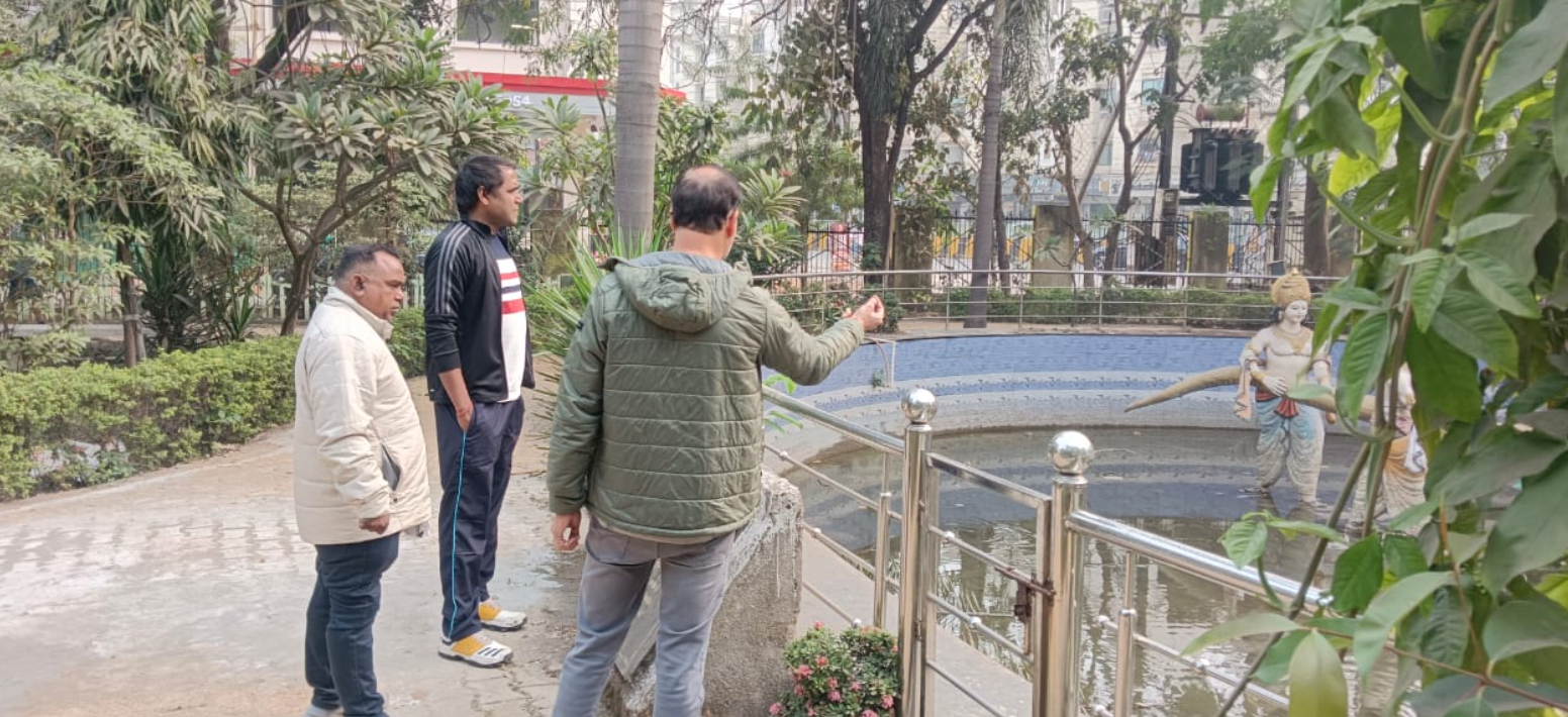 आयुक्त मिश्रा ने बालाजी गार्डन, आनंद नगर गार्डन एवं शौचालयों की सफाई व्यवस्था देख दिये आवश्यक निर्देश 1