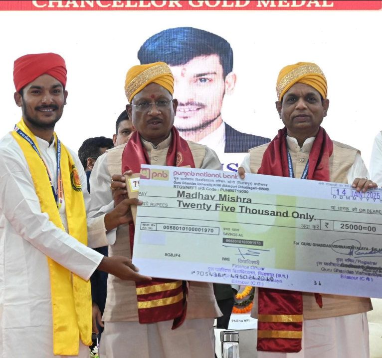 नये भारत में युवाओं के लिए धरती से लेकर आकाश तक कामयाबी के हैं असीमित अवसर : उपराष्ट्रपति श्री जगदीप धनखड़ 5