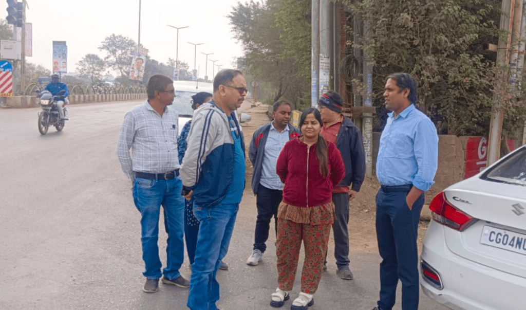 आयुक्त ने डुमरतराई सब्जी मंडी की सफाई व्यवस्था देखी एवं निरंतर अच्छी सफाई देने के दिये निर्देष 2