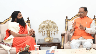 मुख्यमंत्री श्री विष्णु देव साय से योग गुरु बाबा रामदेव ने की सौजन्य मुलाकात 22