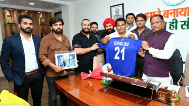 लेजेन्ड 90 की आयोजक समिति ने मुख्यमंत्री विष्णुदेव साय जी से मुलाकात कर जर्सी भेंट की तथा प्रतियोगिता में आंमत्रित किया 4