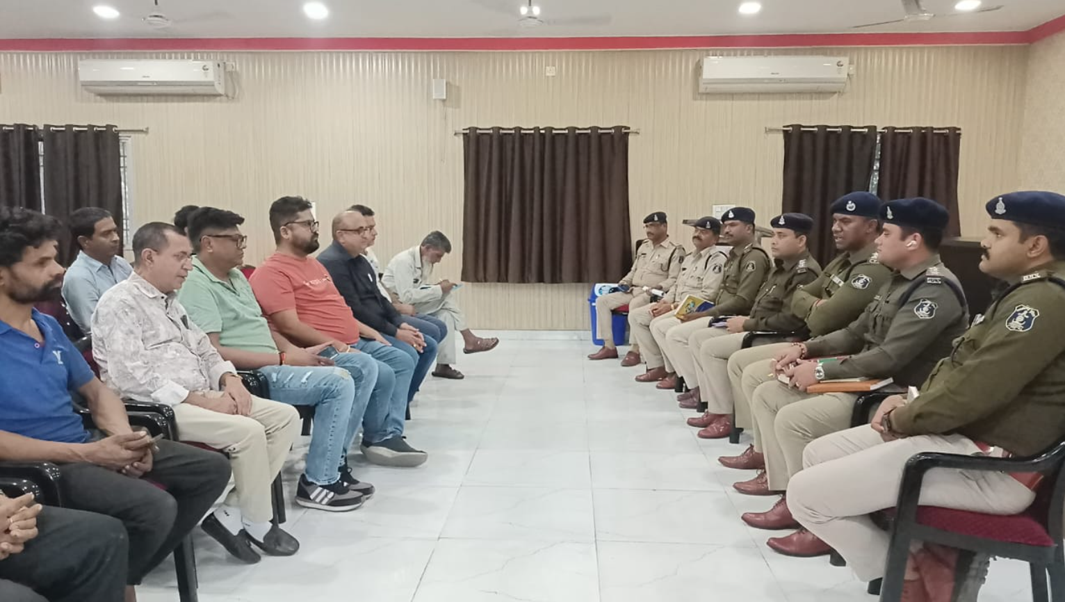 आटो पार्ट्स विक्रेताओं की यातायात पुलिस ने ली बैठक 1