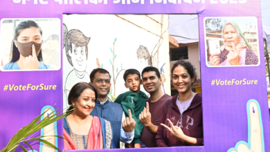 छत्तीसगढ़ राज्य निर्वाचन आयुक्त डॉ अजय सिंह ने अपनी पत्नी डॉ आभा सिंह के साथ प्राथमिक शाला पुरैना मतदान केंद्र में किया मतदान 4