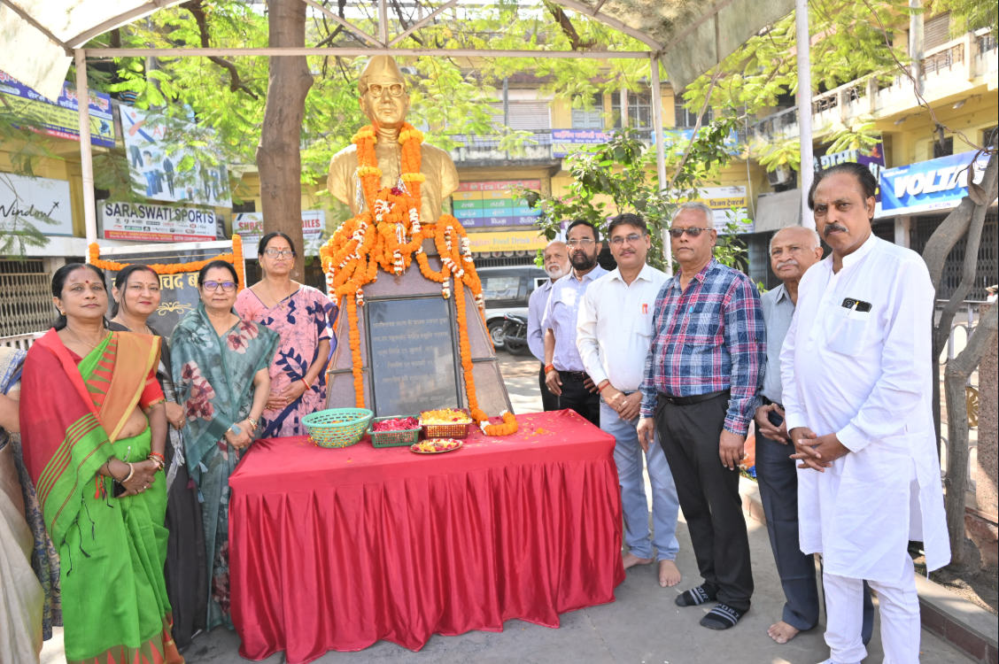 डॉ. खूबचंद बघेल को पुण्यतिथि पर श्रद्धांजलि, पार्षद अवतार बागल व समाजसेवियों ने किया नमन 1