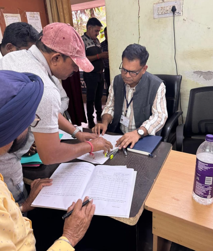 व्यय प्रेक्षक ने किया अभ्यर्थियों के लेखाओं की जांच 1