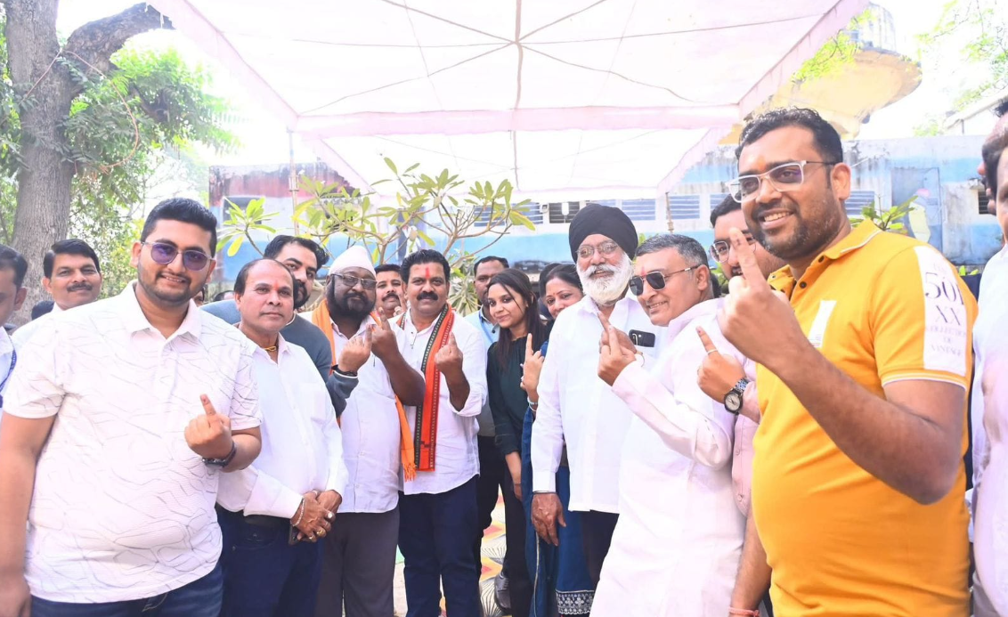 उपमुख्यमंत्री विजय शर्मा ने नगरीय निकाय चुनाव में किया मतदान 1