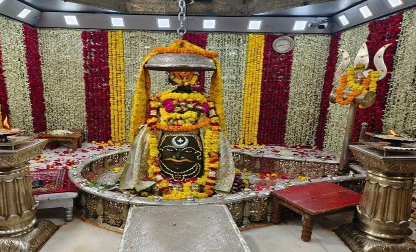 शिवनवरात्र 2025: उज्जैन में महाकाल का शृंगार, मलयागिरि चंदन और हल्दी से सजाए गए भगवान 1