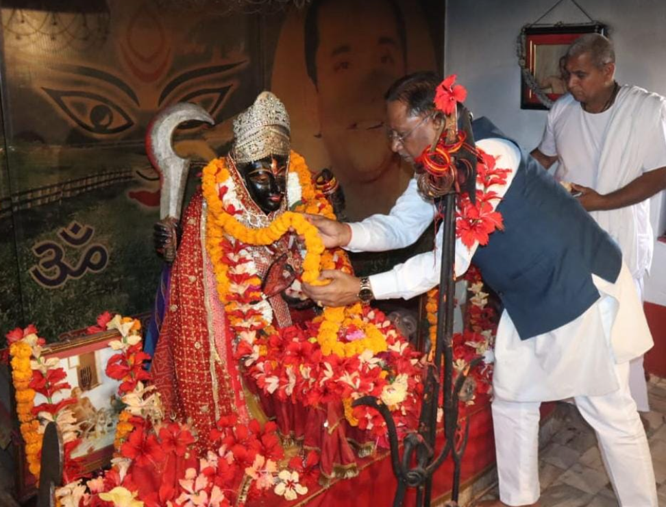 मुख्यमंत्री विष्णुदेव साय ने सोगड़ा आश्रम में की पूजा-अर्चना 1