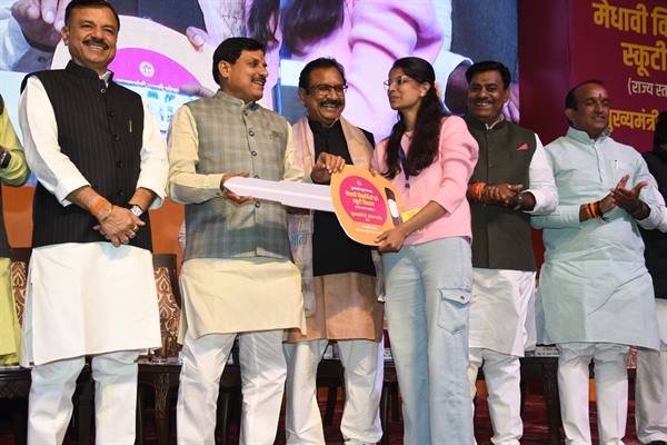 मेरिट के साथ-साथ नैतिक मूल्यों और संस्कारों का अनुसरण जीवन में सफलता के लिए आवश्यक : मुख्यमंत्री डॉ. यादव 1