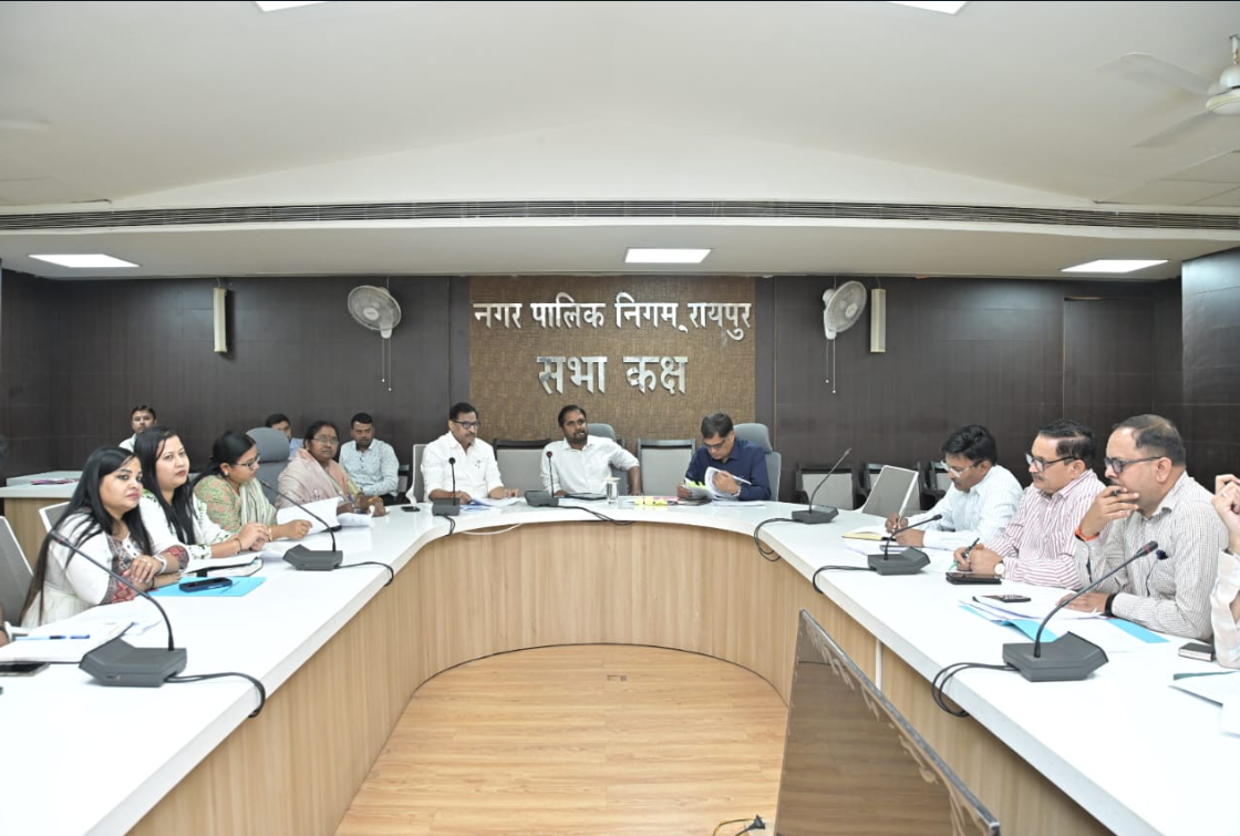 आयुक्त अबिनाष मिश्रा ने स्वच्छ सर्वेक्षण अभियान एवं राजस्व वसूली कार्य को प्राथमिकता से करने के दिये निर्देष 1
