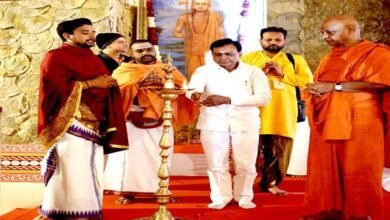 एकात्म धाम‘ प्रयागराज में आदि शंकराचार्य के जीवन प्रसंग पर हुई कथा में शामिल हुए : उप मुख्यमंत्री श्री देवड़ा 2