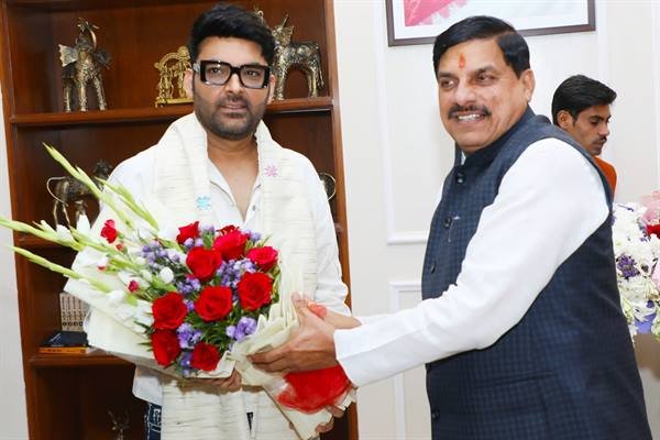 मुख्यमंत्री डॉ. यादव से हास्य कलाकार एवं अभिनेता श्री कपिल शर्मा ने भेंट की 1