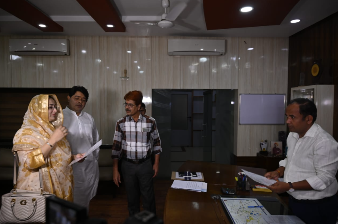 मौलाना अब्दुल रउफ वार्ड की नवनिर्वाचित पार्षद श्रीमती अरर्जुमन एजाज ढेबर ने पार्षद पद की शपथ ली 1