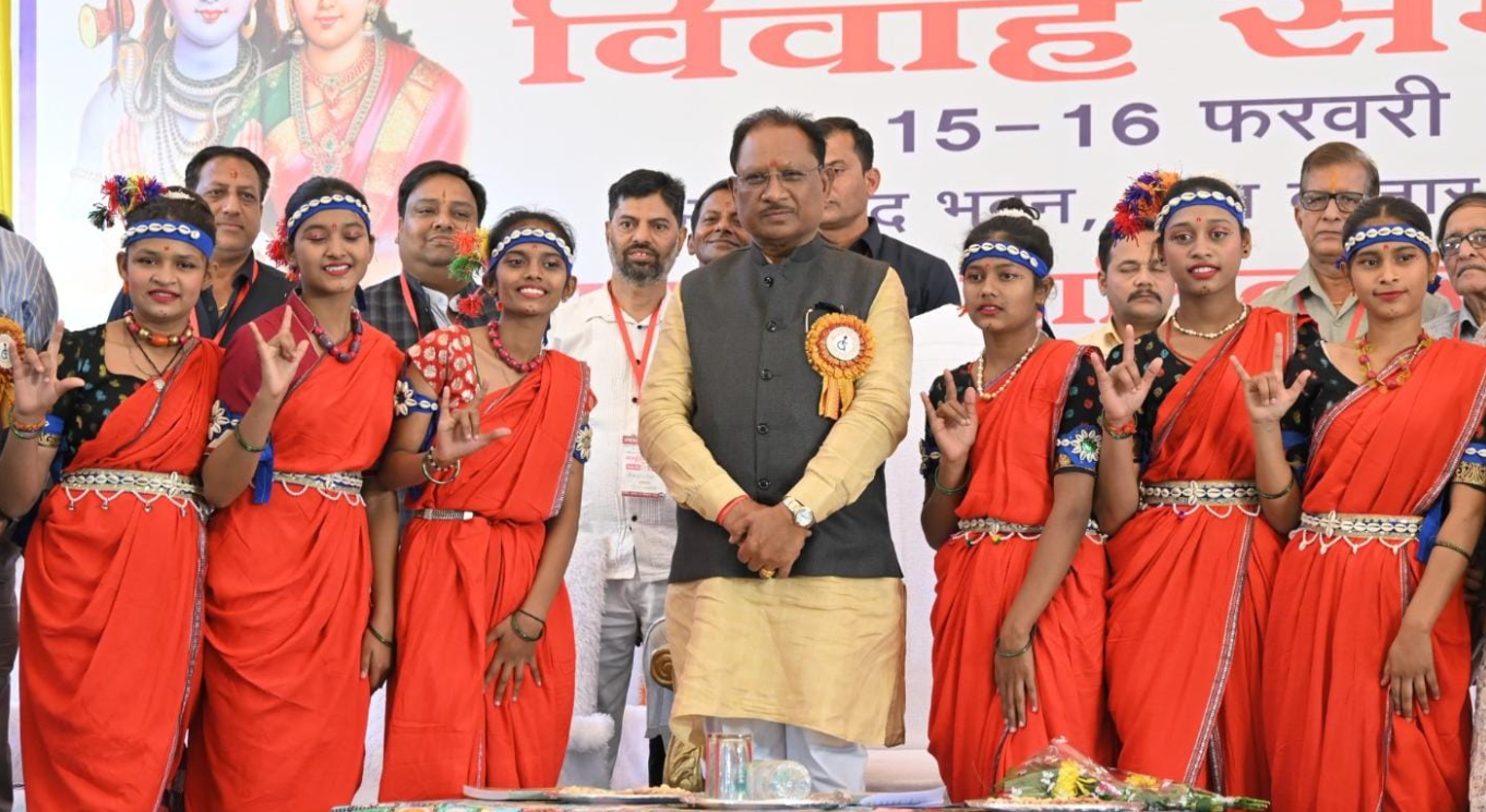 मुख्यमंत्री विष्णुदेव साय ने दिव्यांगजनों के सामूहिक विवाह समारोह में नवविवाहित जोड़ों को दिया आशीर्वाद 1