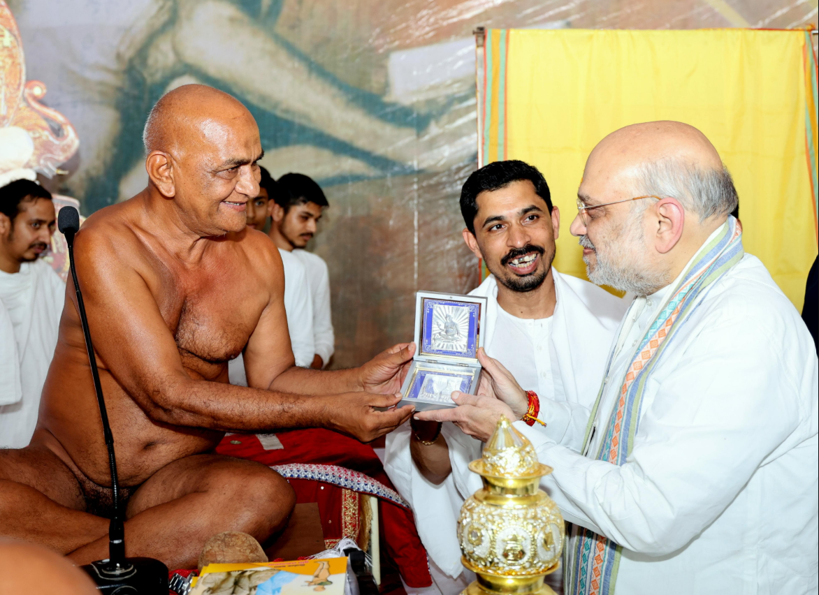 केन्द्रीय गृह एवं सहकारिता मंत्री अमित शाह आज छत्तीसगढ़ के राजनांदगांव में आचार्य विद्यासागर जी महाराज के ‘प्रथम समाधि स्मृति महोत्सव’ और 1008 सिद्धचक्र विधान विश्व शांति महायज्ञ में शामिल हुए 1