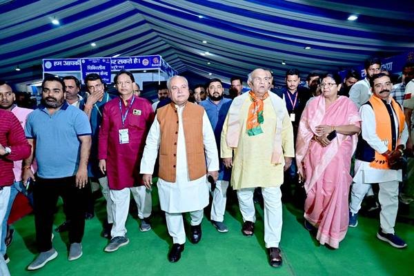 विधानसभा अध्यक्ष श्री तोमर एवं राजस्व मंत्री श्री वर्मा ने मुरैना में स्वास्थ्य शिविर का किया अवलोकन 1