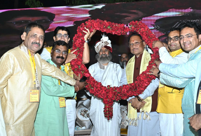 श्रीश्री रविशंकर ने मुख्यमंत्री की तारीफ की कहा- साय प्रगतिशील विचारों के हैं, उनके दिल में प्रदेश के लिए बड़ी सोच है 1