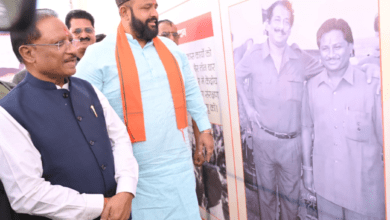 मुख्यमंत्री विष्णु देव साय ने कुनकुरी में स्व. कुमार दिलीप सिंह जूदेव की प्रतिमा पर माल्यार्पण कर किया नमन 12