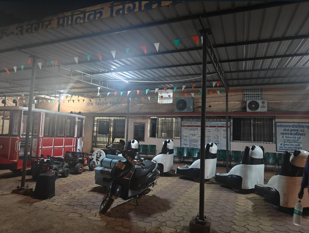 "निगम जोन 3 की कार्रवाई: मरीन ड्राइव से अवैध टॉय ट्रेन जप्त, अतिक्रमण हटाने का व्यापक अभियान" 1