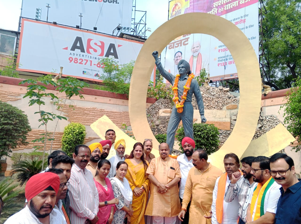 शहीद भगत सिंह, राजगुरु, सुखदेव को शहीद दिवस पर महापौर श्रीमती मीनल चौबे, उत्तर विधायक पुरंदर मिश्रा ने दी श्रद्धांजलि 1