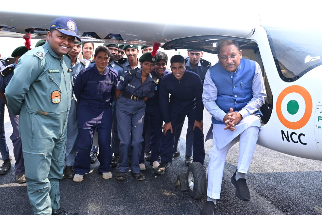 मुख्यमंत्री विष्णु देव साय ने जशपुर में विमान उड़ान प्रशिक्षण का शुभारंभ किया, एनसीसी कैडेट्स का बढ़ाया उत्साह 1