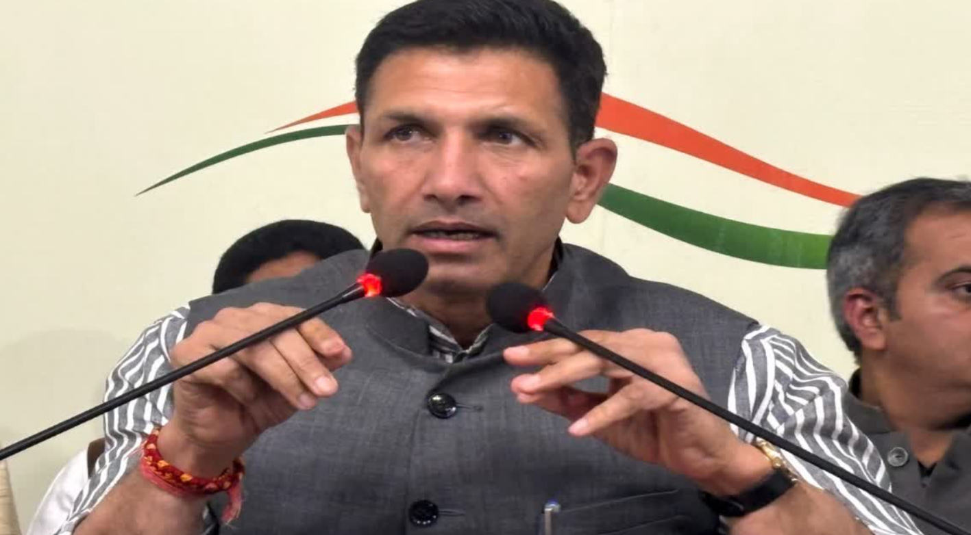 भरे मंच से पुलिस को धमकाया, अब खुद फंस गए जीतू पटवारी – ‘पीड़ित’ निकला आरोपी 1