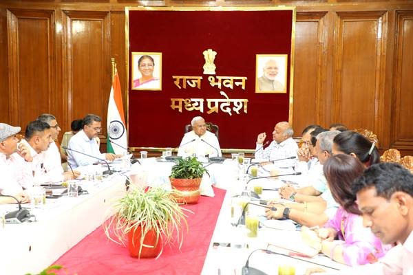 सिकल सेल औषधियां विशेष पिछड़ी जनजातीय क्षेत्रों की मोबाइल मेडिकल यूनिट में उपलब्ध हो : राज्यपाल श्री पटेल 1