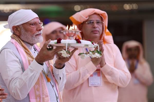 निष्काम सेवा ही दुनिया की सबसे बड़ी सेवा है, आनंदपुर धाम इसे निष्ठा के साथ आगे बढ़ा रहा : प्रधानमंत्री श्री मोदी 1