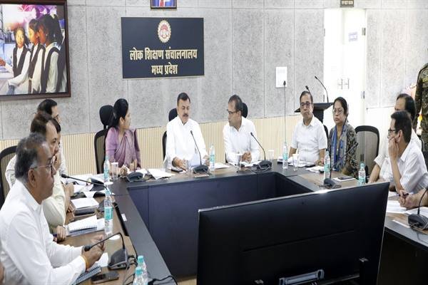 स्कूल शिक्षा की गुणवत्ता के लिये विद्यार्थियों से जुड़े सभी कार्य निर्धारित कैलेण्डर के अनुसार पूरे हों : स्कूल शिक्षा मंत्री श्री सिंह 1